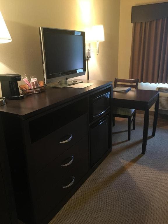 King Room - Non-Smoking room - Image 2