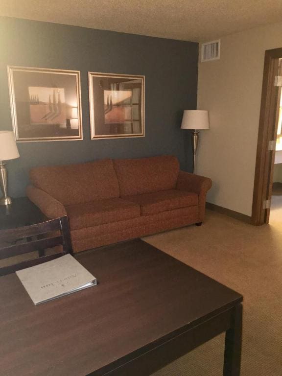 One-Bedroom King Suite with Jetted Tub - Non-Smoking room - Image 3