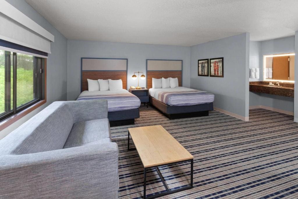 Deluxe Queen Room with Two Queen Beds - Non-Smoking room - Image 1
