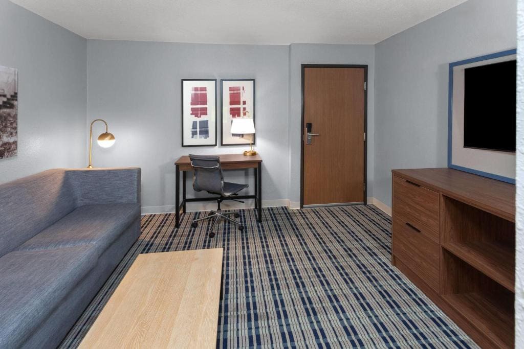 One-Bedroom Superior King Suite - Non-Smoking room - Image 2