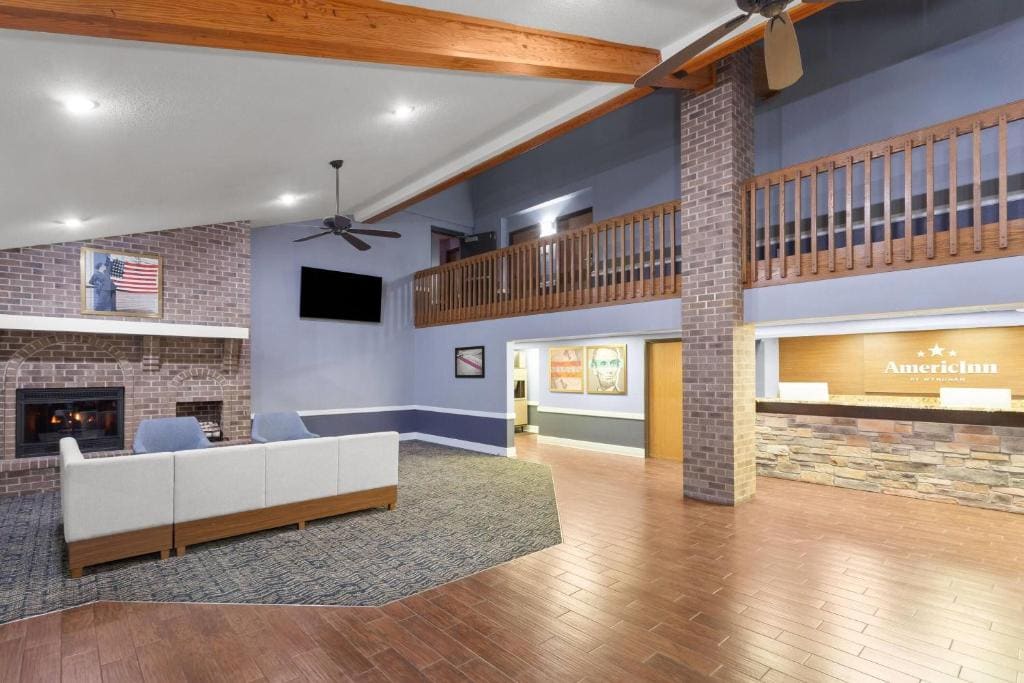 Queen Room - Mobility Access/Non-Smoking room - Image 3