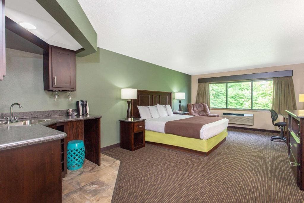 One-Bedroom Premier King Suite - Non-Smoking room - Image 3