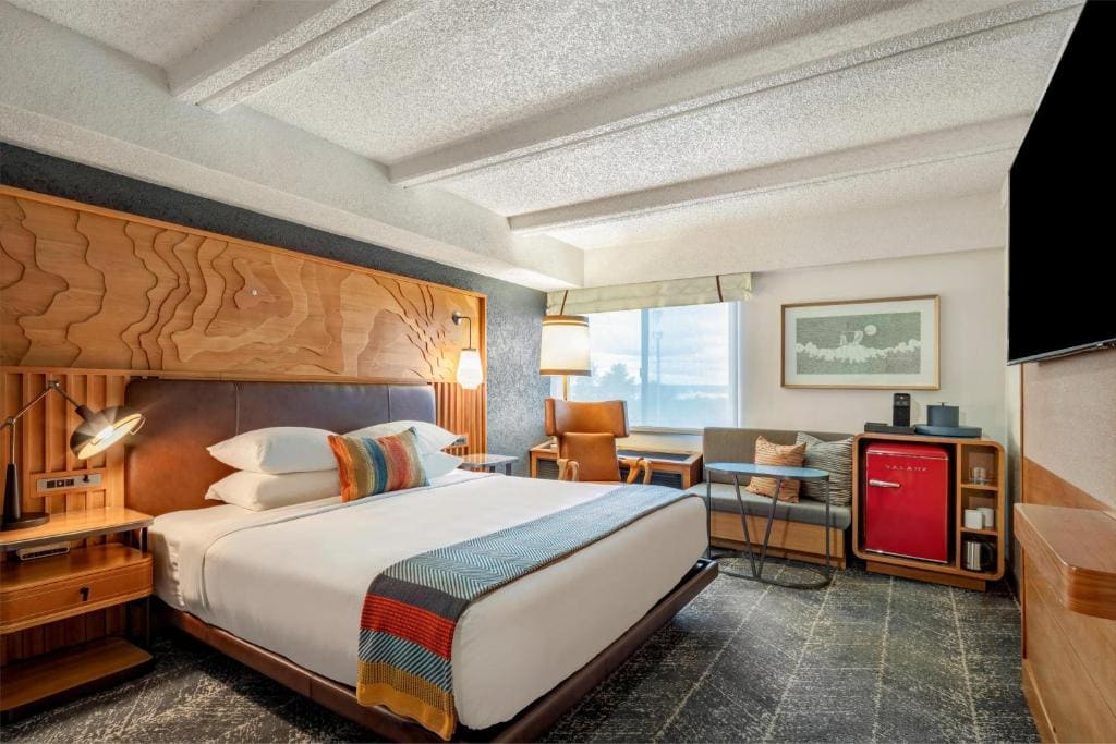 King Room with Accessible Tub room - Image 1