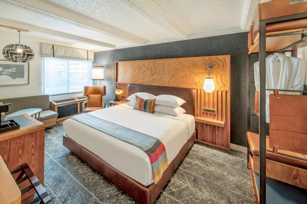 Urban Suite with 1 King Bed room - Image 2