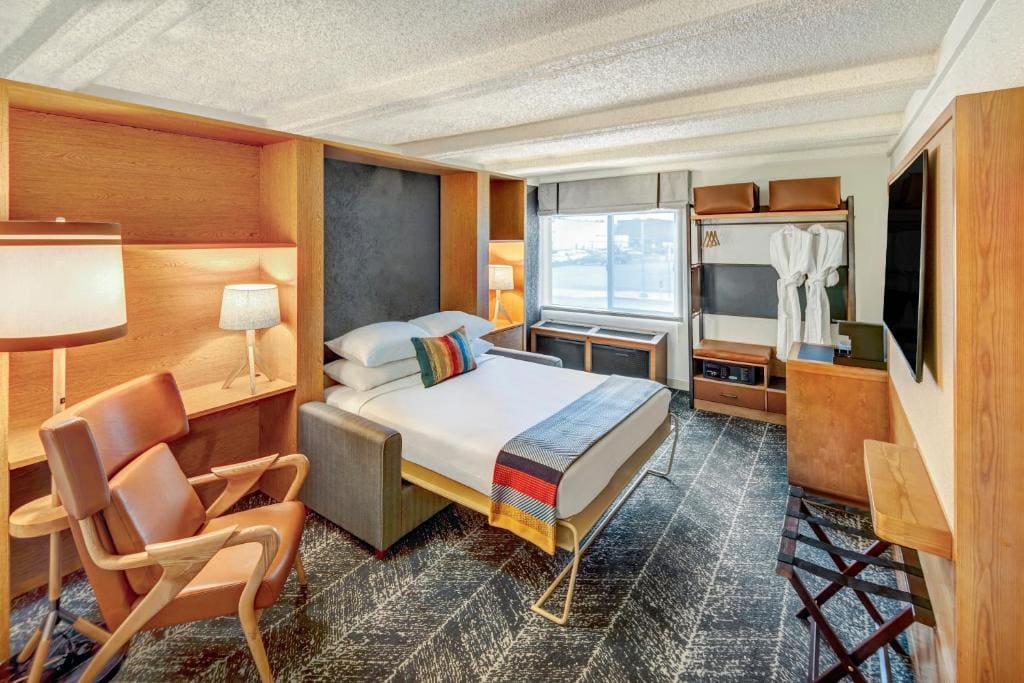 Urban Suite with 1 King Bed room - Image 1