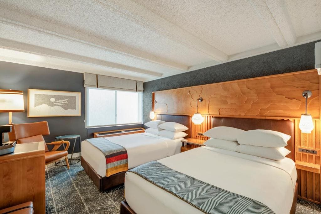 Two Queen Beds with Interior View room - Image 2