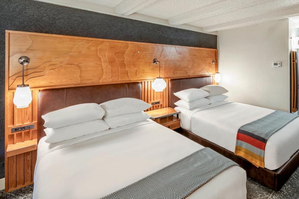 Two Queen Beds with Interior View room - Image 1