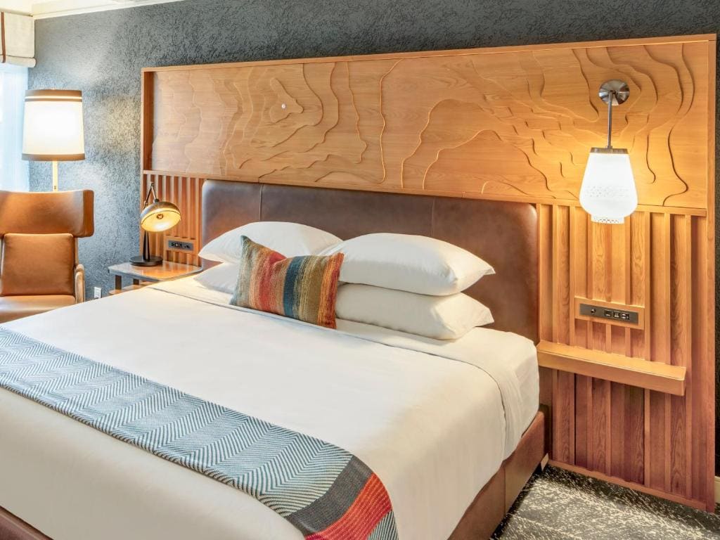 1 King Room - Portside room - Image 1