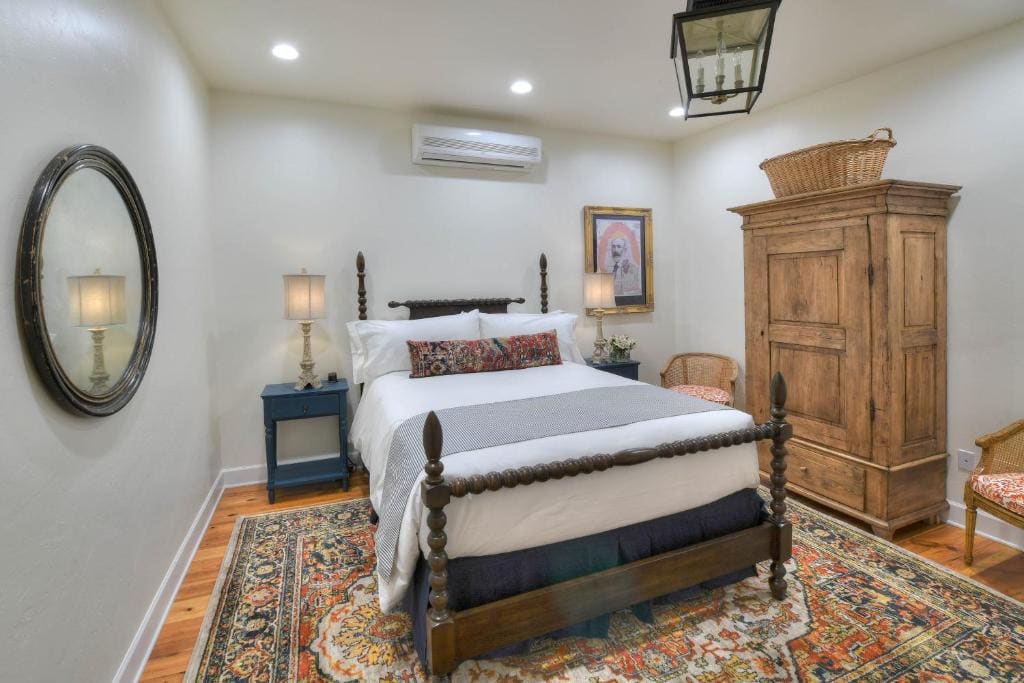 Deluxe Queen Room room - Image 1