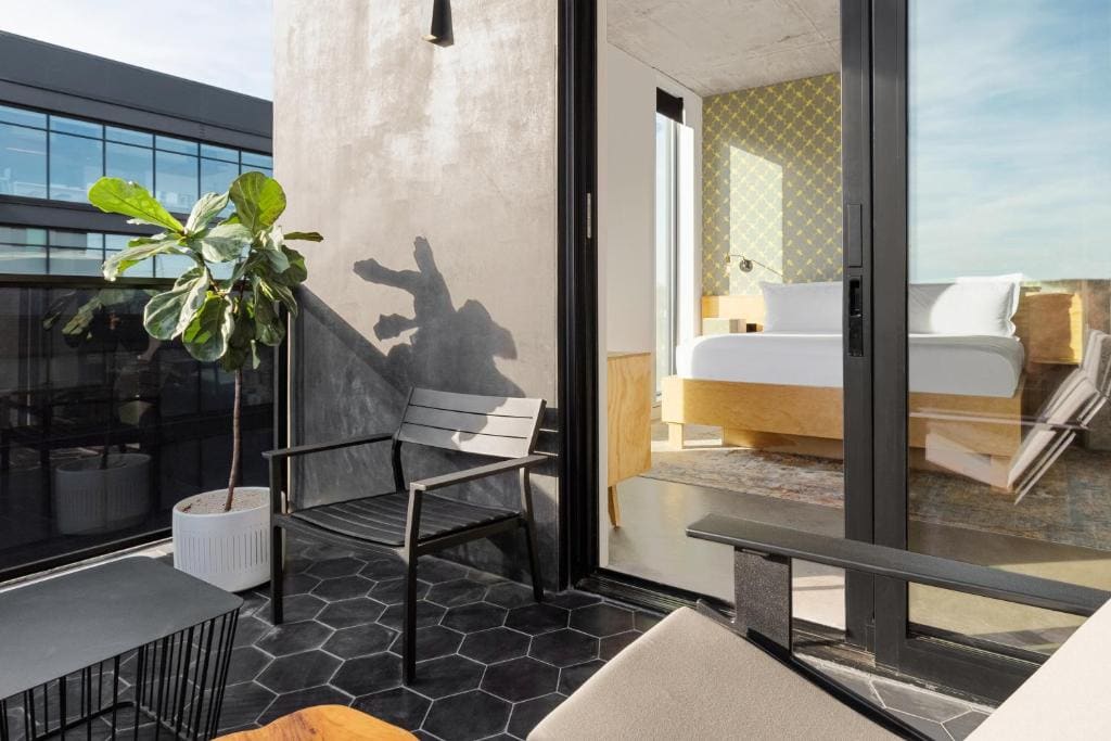 Studio with Balcony room - Image 1