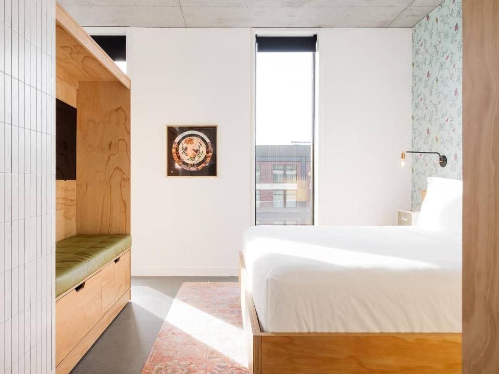 Deluxe King Suite room - Image 1