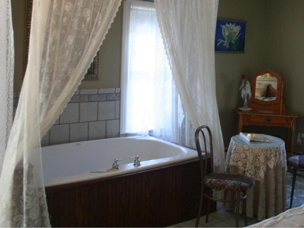Deluxe King Room room - Image 3