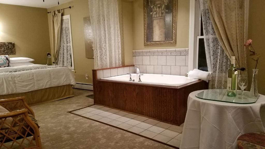 Deluxe King Room room - Image 2