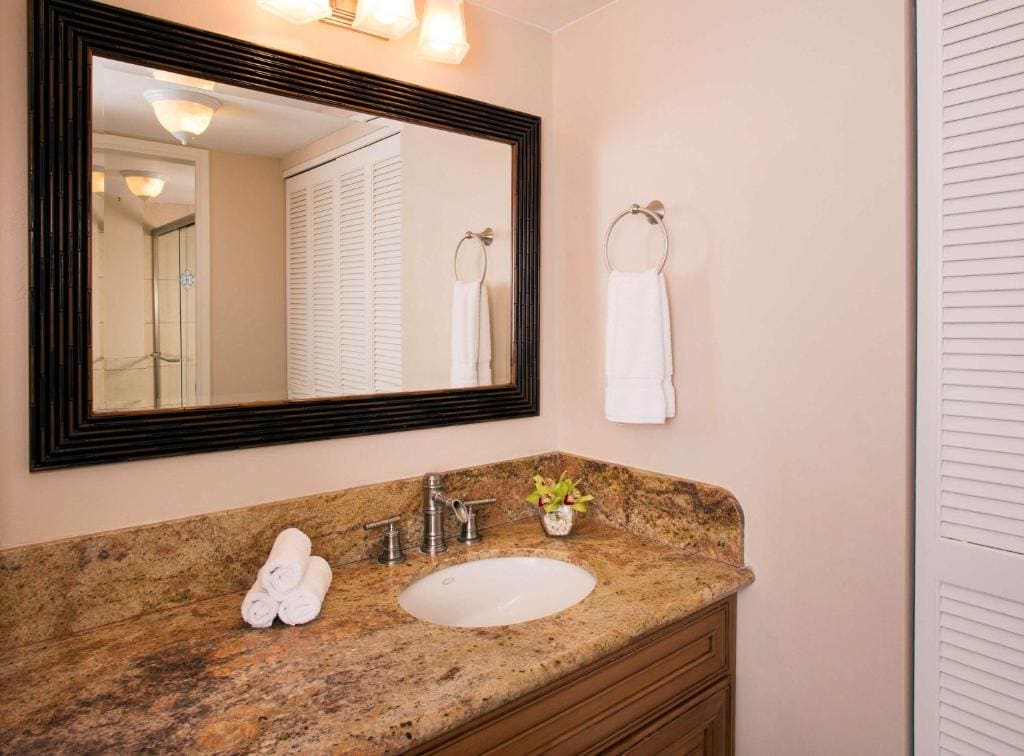 One-Bedroom Suite with Oceanfront View room - Image 3
