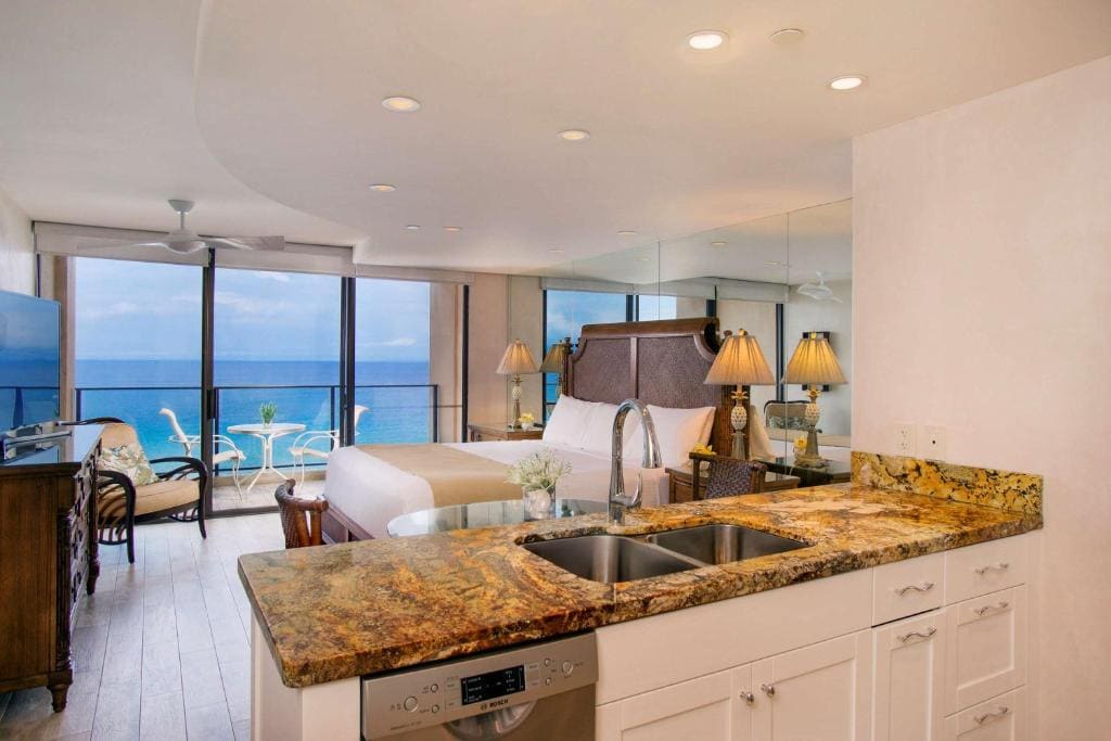 Studio with Ocean Front Premium View room - Image 2