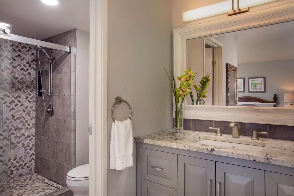 Two-Bedroom with Two Baths and Ocean Front Premium View room - Image 3