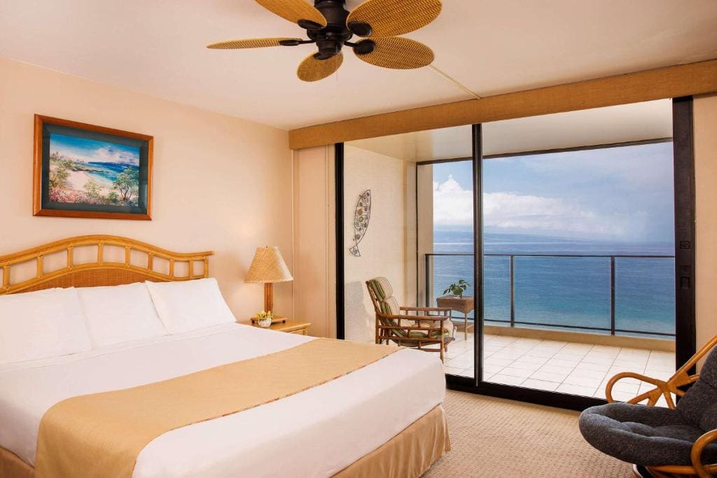 One-Bedroom Suite with Oceanfront View room - Image 2