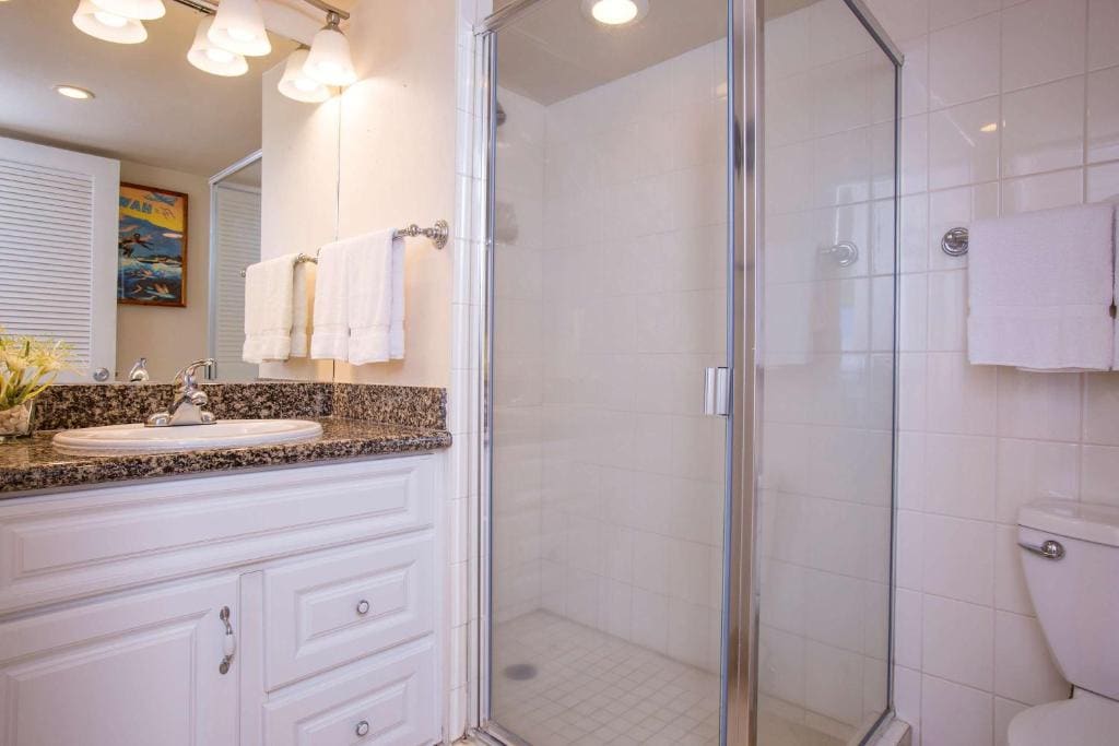 One-Bedroom with Two Baths and Ocean Front View room - Image 2