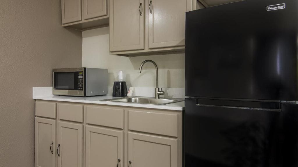 Superior Room Kitchenette Non-Smoking room - Image 2
