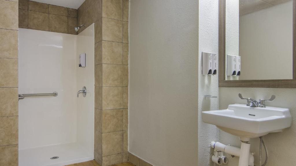 Standard Room with One Full Bed Disability Access Roll-In Shower Non-Smoking room - Image 2