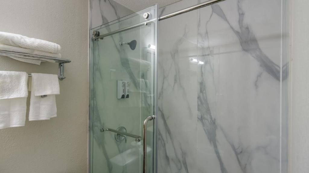 Superior Room with One Full Bed Hypoallergenic Non-Smoking room - Image 2