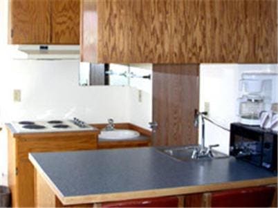 Queen Suite - Non-Smoking room - Image 2