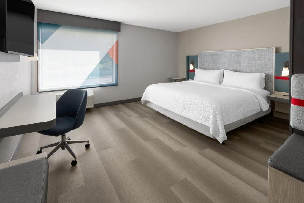 Standard King Room with Accessible Tub - Mobility Access room - Image 2