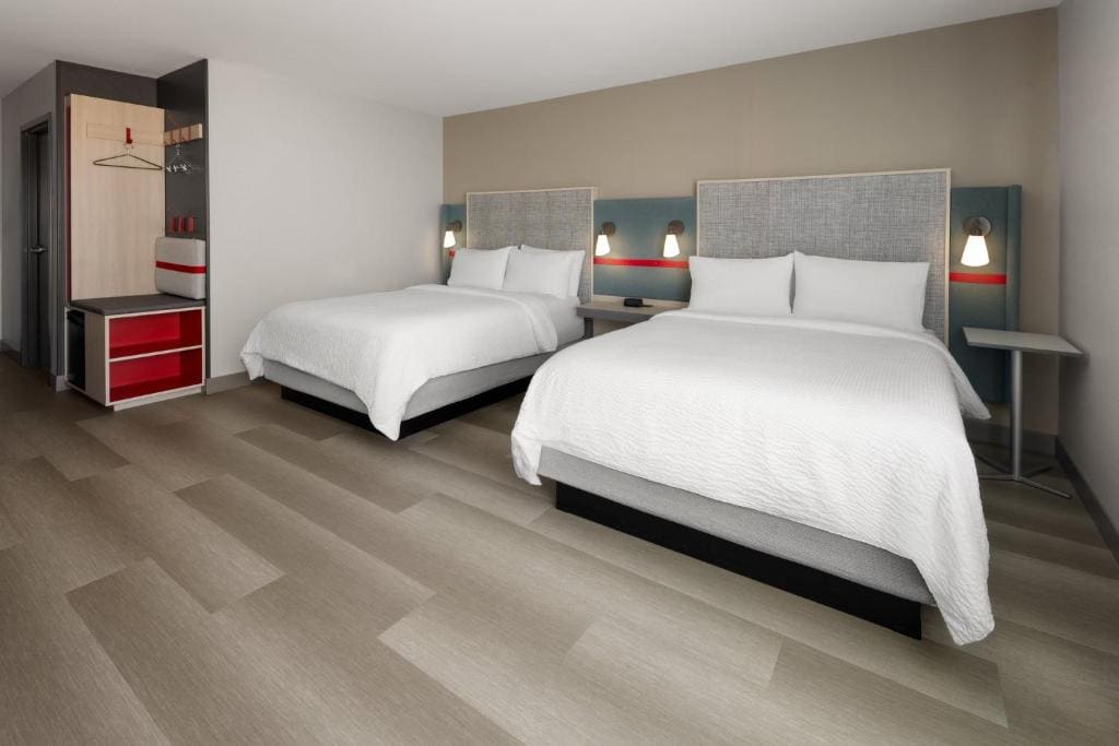 Standard Queen Room with Two Queen Beds and Mobility Accessible Tub room - Image 1