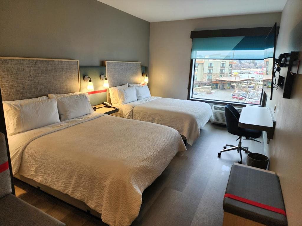Standard Room with Two Queen Beds room - Image 1