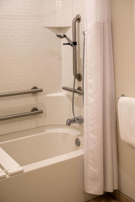 Queen Room - Disability Access room - Image 2