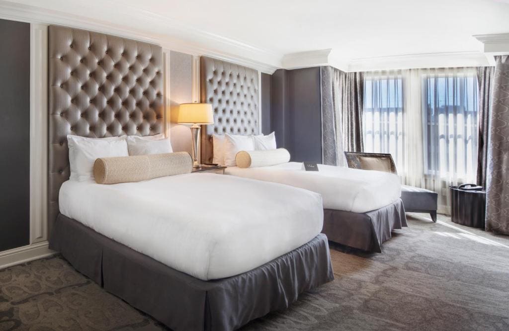 Courtyard King Suite room - Image 3