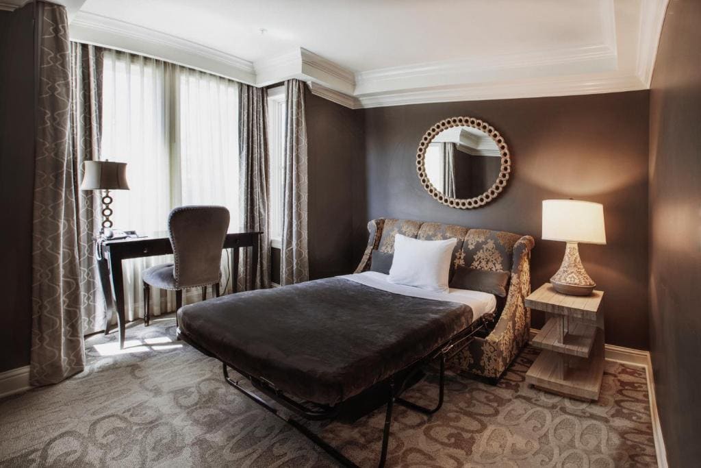 Luxury Suite with Balcony room - Image 2