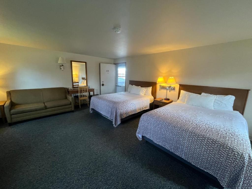 Deluxe Queen Room with Two Queen Beds room - Image 3