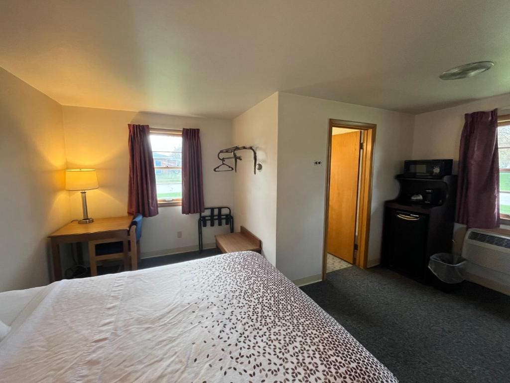 Deluxe Queen Room with Two Queen Beds room - Image 2