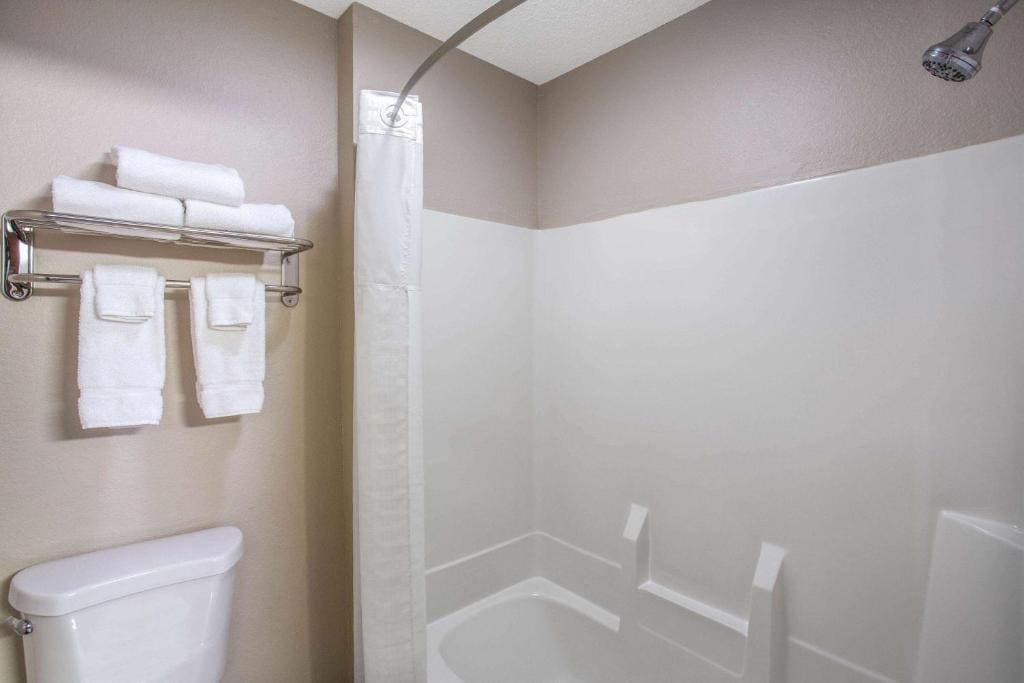 Deluxe King Studio Suite - Non-Smoking room - Image 2