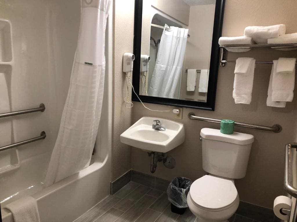 King Room - Mobility Access/Non-Smoking room - Image 1
