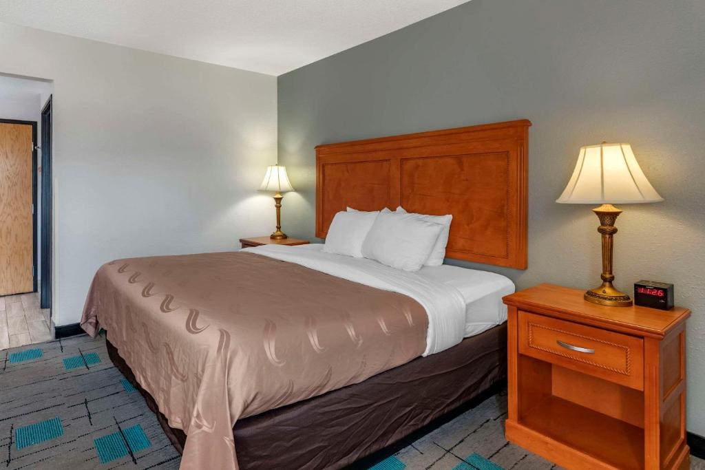 King Room - Non-Smoking room - Image 1