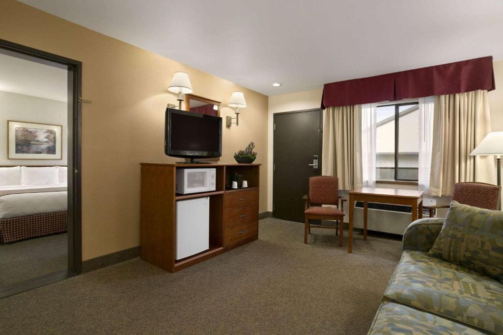 King Room - Non-Smoking room - Image 2