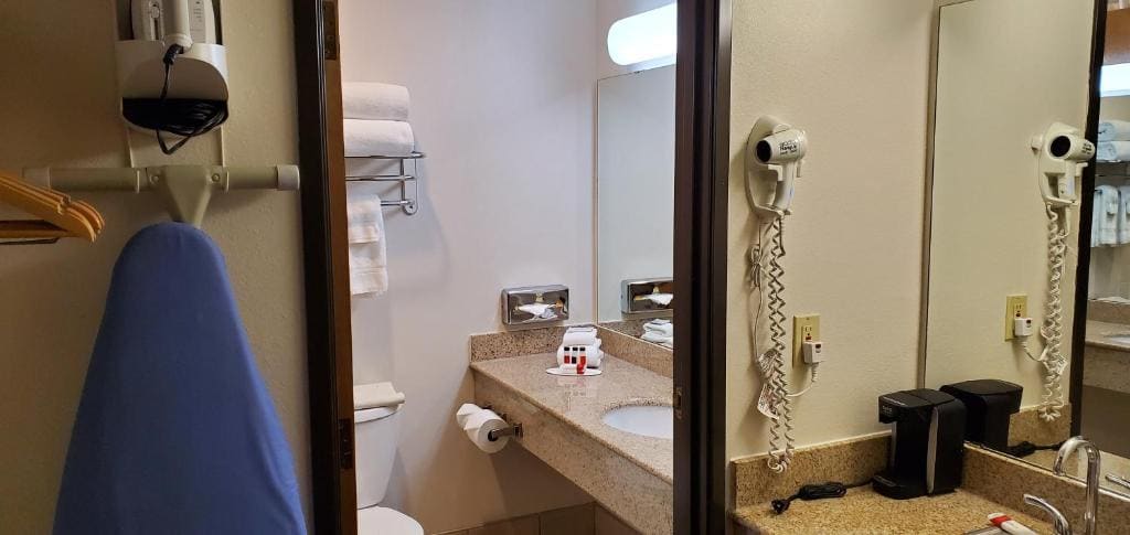 King Studio Suite - Non-Smoking room - Image 3