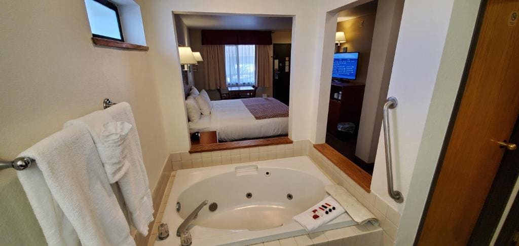 King Room - Non-Smoking room - Image 3