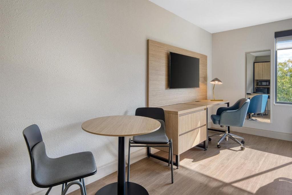 King Room - Non-Smoking room - Image 3