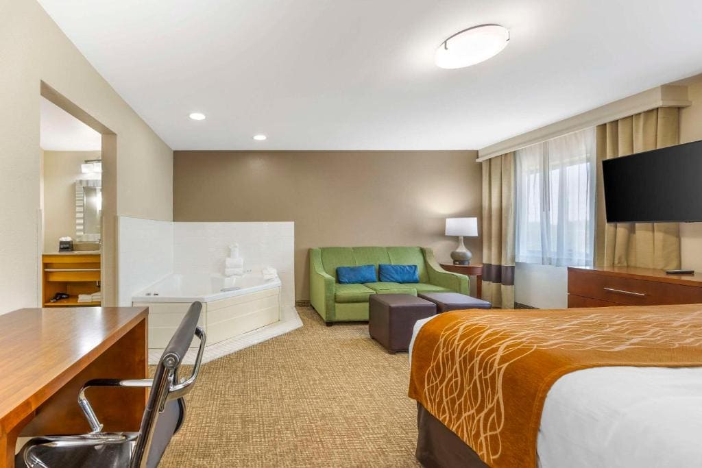 Double Room with Two Double Beds room - Image 2