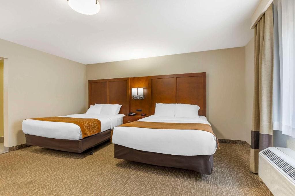 Double Room with Two Double Beds room - Image 1