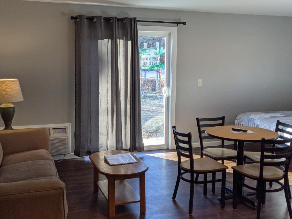 Deluxe Family Room - Non-Smoking room - Image 2