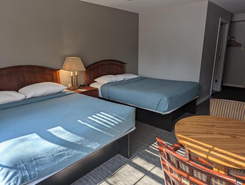Deluxe Queen Room with Two Queen Beds with Sofa Bed - Non-Smoking room - Image 1