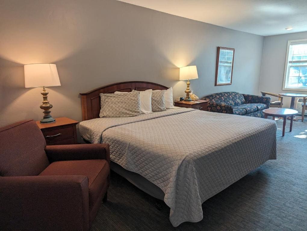 King Room with Sofa Bed - Non-Smoking room - Image 1