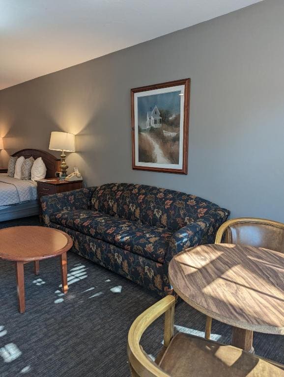 King Room with Sofa Bed - Non-Smoking room - Image 3