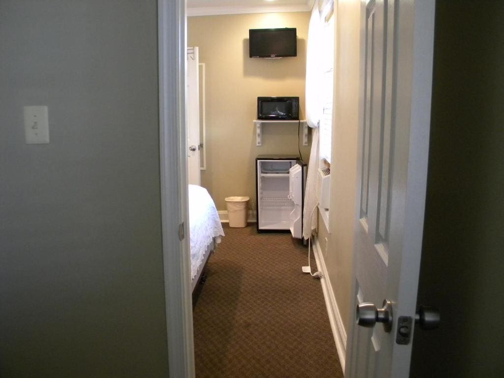 Queen Room with Two Queen Beds room - Image 3