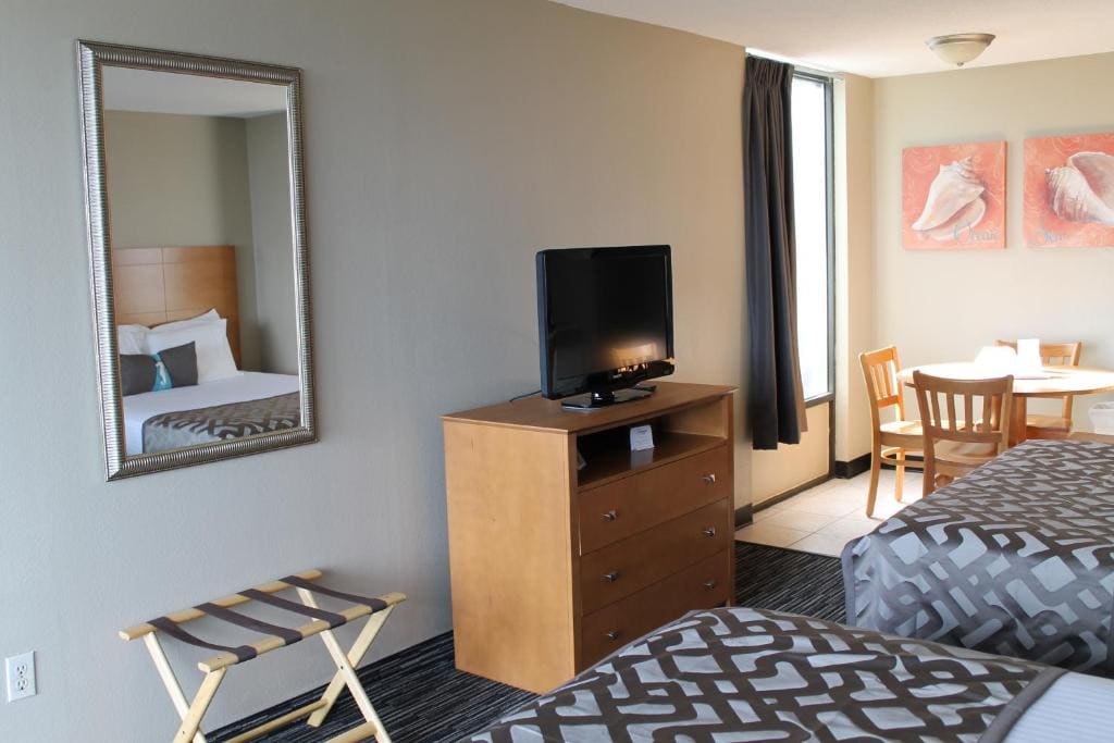 Superior Queen Room with Two Queen Beds Ocean Front room - Image 3