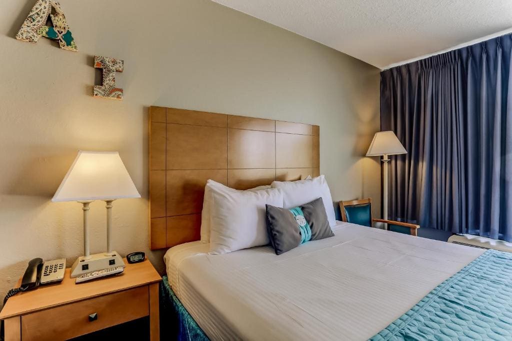 Queen Room with Two Queen Beds "Near Ocean" room - Image 2